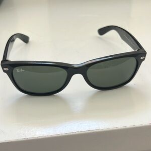 Ray-Ban RB2132 "New Wayfarer" black sunglasses with case